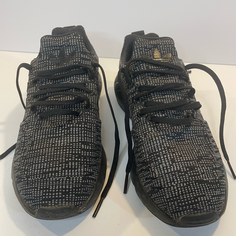 Adidas swift run 22 Shoes unisex youth size 5.5